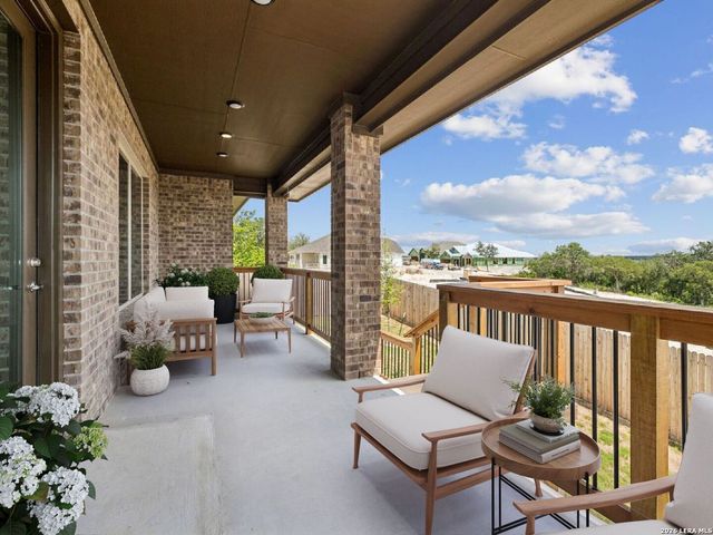 104 Allin Oaks, Universal City, TX 78148