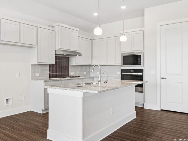 104 Allin Oaks, Universal City, TX 78148