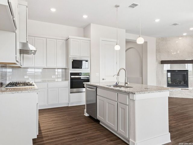 104 Allin Oaks, Universal City, TX 78148