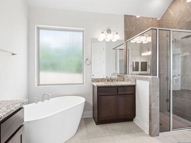 104 Allin Oaks, Universal City, TX 78148
