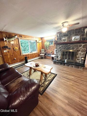 24 N Shore Road, Edinburg, NY 12134