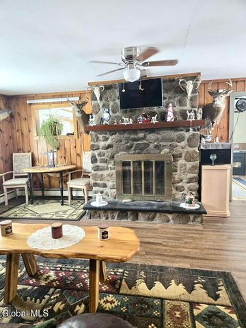 24 N Shore Road, Edinburg, NY 12134