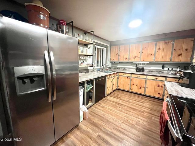 24 N Shore Road, Edinburg, NY 12134