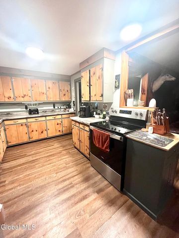 24 N Shore Road, Edinburg, NY 12134