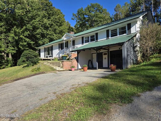 24 N Shore Road, Edinburg, NY 12134