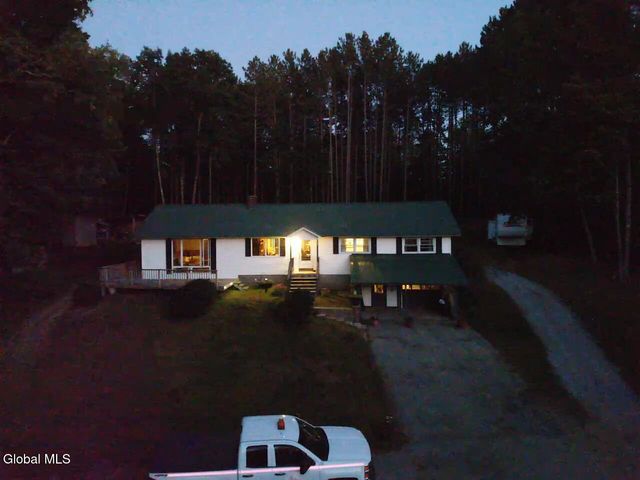 24 N Shore Road, Edinburg, NY 12134