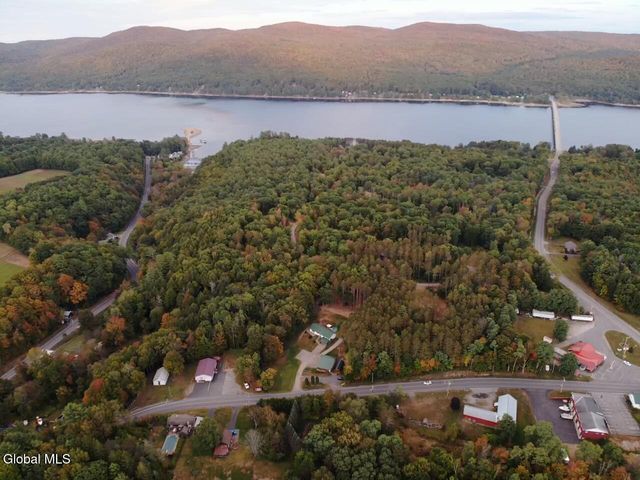 24 N Shore Road, Edinburg, NY 12134