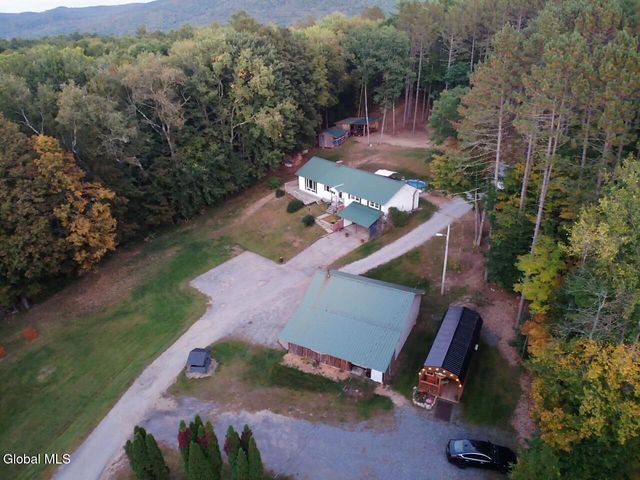 24 N Shore Road, Edinburg, NY 12134