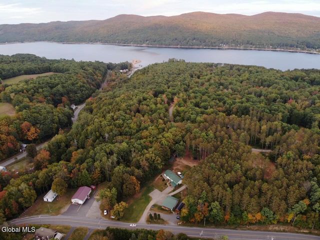 24 N Shore Road, Edinburg, NY 12134