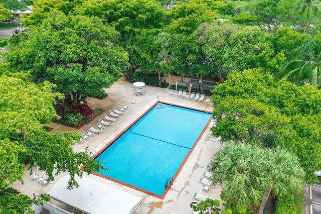 3900 Oaks Clubhouse Drive 110, Pompano Beach, FL 33069