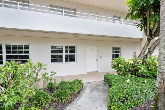 3900 Oaks Clubhouse Drive 110, Pompano Beach, FL 33069
