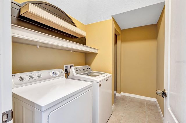 5513 KINGLETHILL DRIVE, Lithia, FL 33547