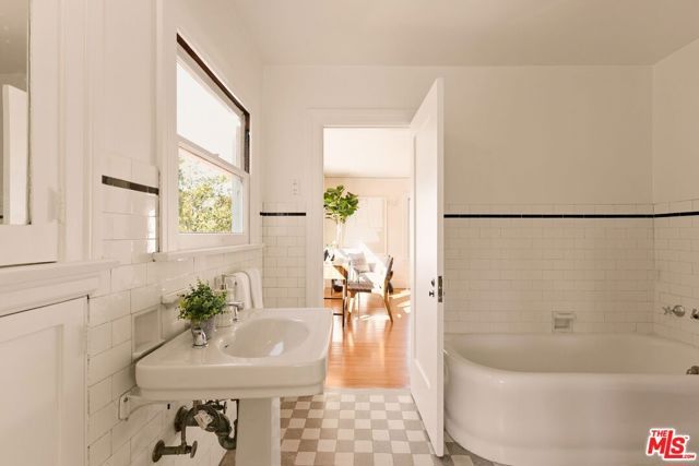 441 S Muirfield Road, Los Angeles, CA 90020