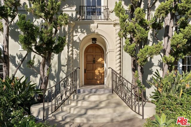 441 S Muirfield Road, Los Angeles, CA 90020