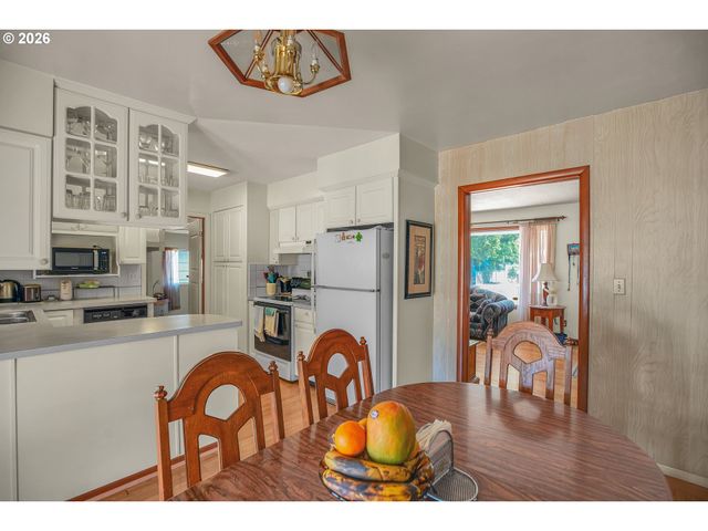 2249 Se 185TH Ave, Portland, OR 97233