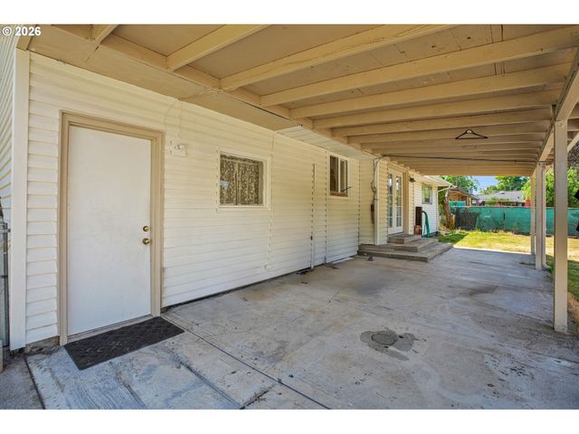 2249 Se 185TH Ave, Portland, OR 97233
