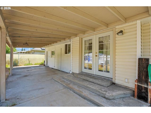 2249 Se 185TH Ave, Portland, OR 97233