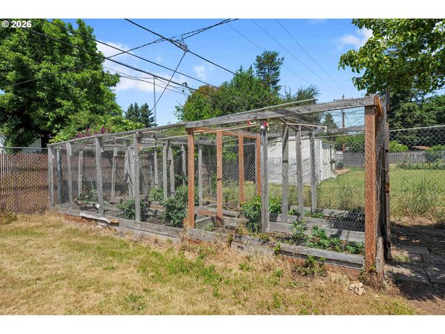 2249 Se 185TH Ave, Portland, OR 97233