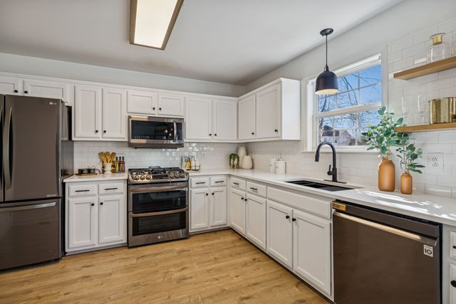 1601 Bryson Cv, Thompsons Station, TN 37179