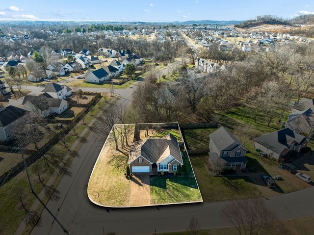 1601 Bryson Cv, Thompsons Station, TN 37179