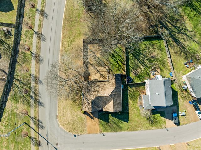 1601 Bryson Cv, Thompsons Station, TN 37179