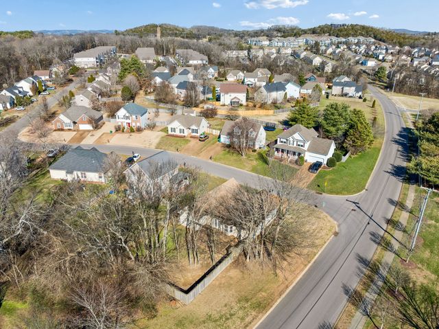 1601 Bryson Cv, Thompsons Station, TN 37179