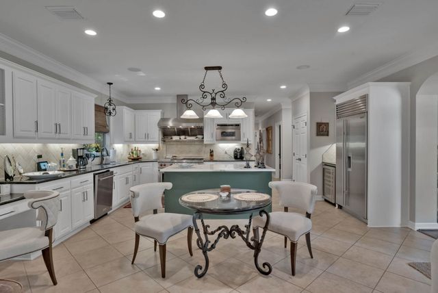 340 Pierremont Road, Shreveport, LA 71106