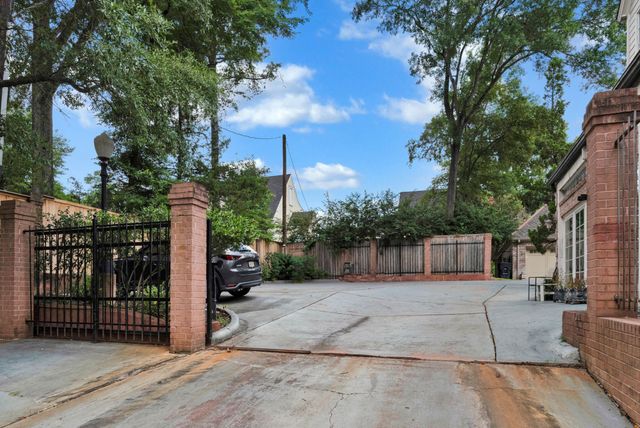 340 Pierremont Road, Shreveport, LA 71106