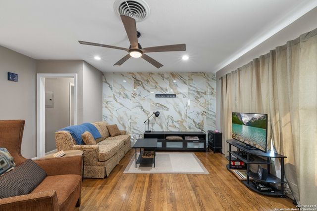 435 Savannah, San Antonio, TX 78213