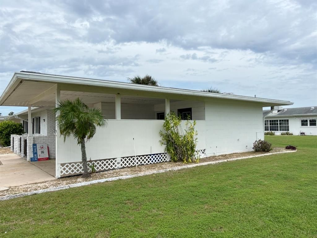 Image 2 of property listing at 1515 DANBURY DRIVE, Sun City Center, FL 33573