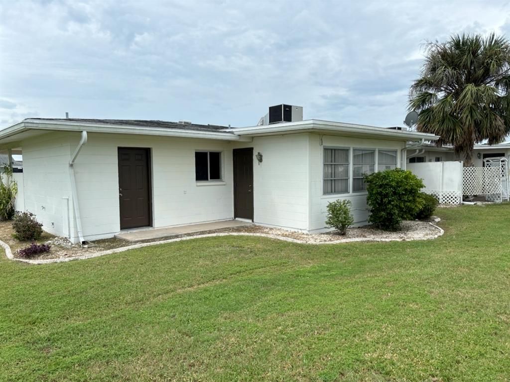 Image 3 of property listing at 1515 DANBURY DRIVE, Sun City Center, FL 33573