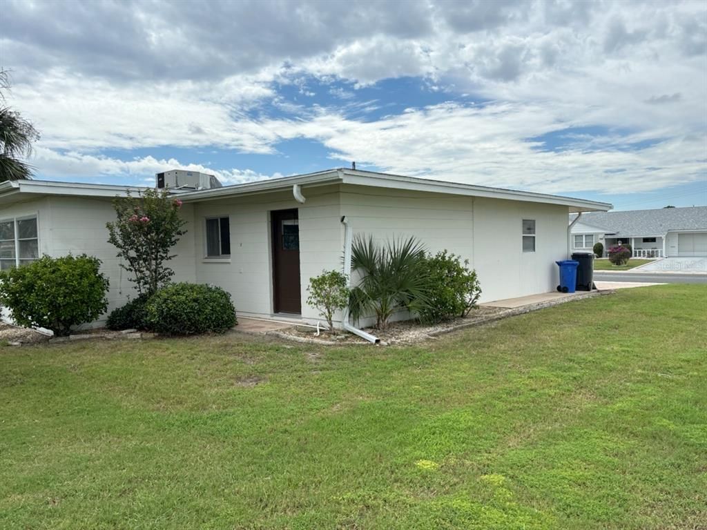 Image 4 of property listing at 1515 DANBURY DRIVE, Sun City Center, FL 33573