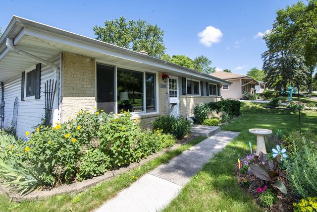 1532 S Grand AVENUE, Waukesha, WI 53189