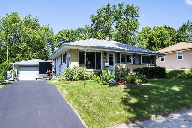 1532 S Grand AVENUE, Waukesha, WI 53189