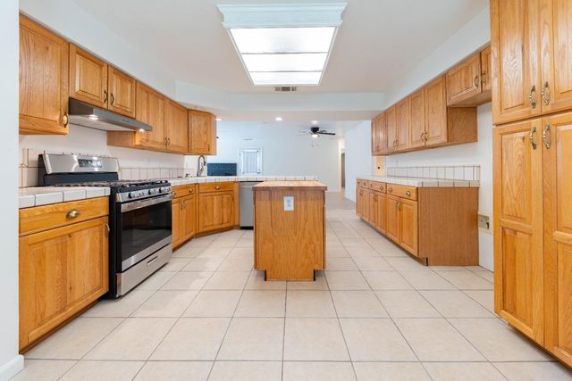 797 Elderwood Lane, Lemoore, CA 93245