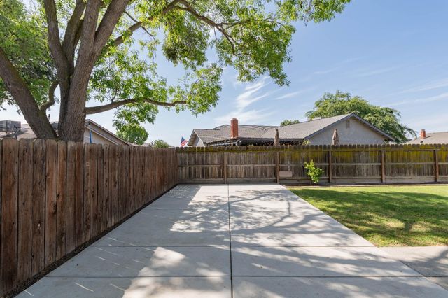797 Elderwood Lane, Lemoore, CA 93245