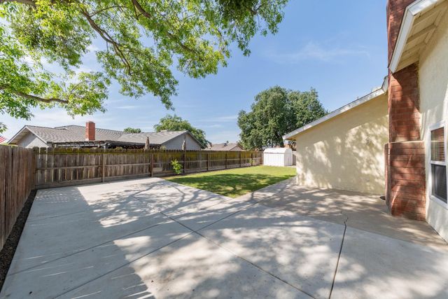 797 Elderwood Lane, Lemoore, CA 93245
