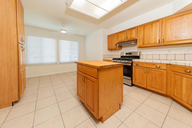 797 Elderwood Lane, Lemoore, CA 93245