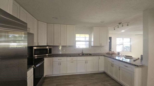 10101 Rebel Road, Houston, TX 77016