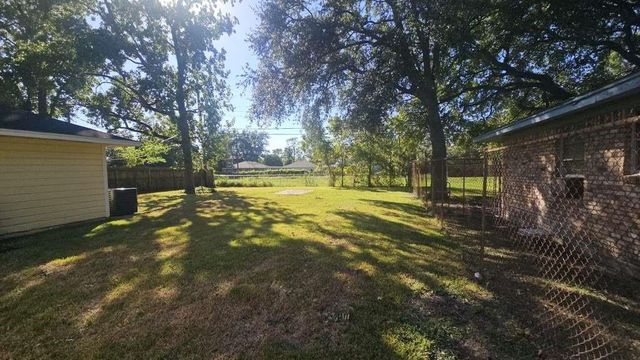 10101 Rebel Road, Houston, TX 77016