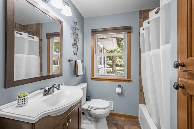 17100 11th Avenue N, Plymouth, MN 55447