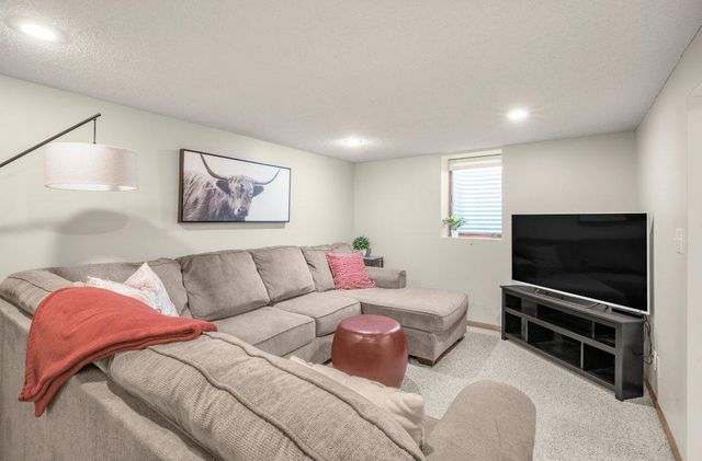 17100 11th Avenue N, Plymouth, MN 55447