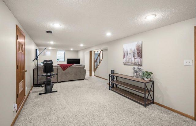 17100 11th Avenue N, Plymouth, MN 55447