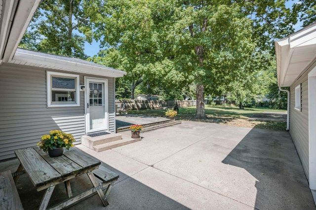 17100 11th Avenue N, Plymouth, MN 55447