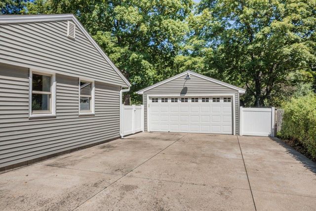 17100 11th Avenue N, Plymouth, MN 55447