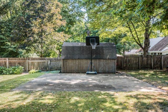 17100 11th Avenue N, Plymouth, MN 55447