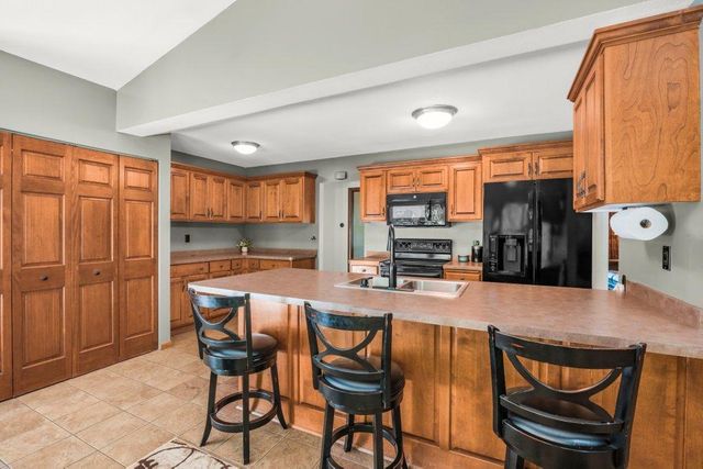 17100 11th Avenue N, Plymouth, MN 55447