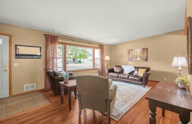 17100 11th Avenue N, Plymouth, MN 55447