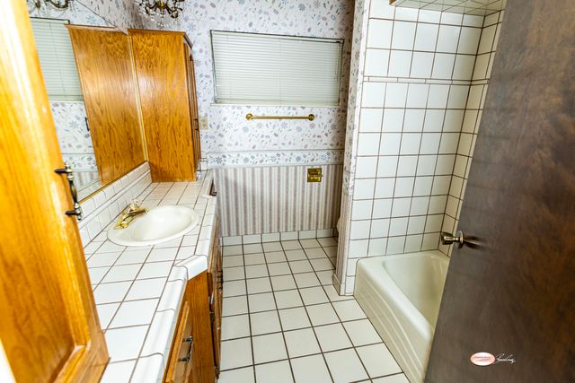 1019 N Manor Drive, Tulare, CA 93274