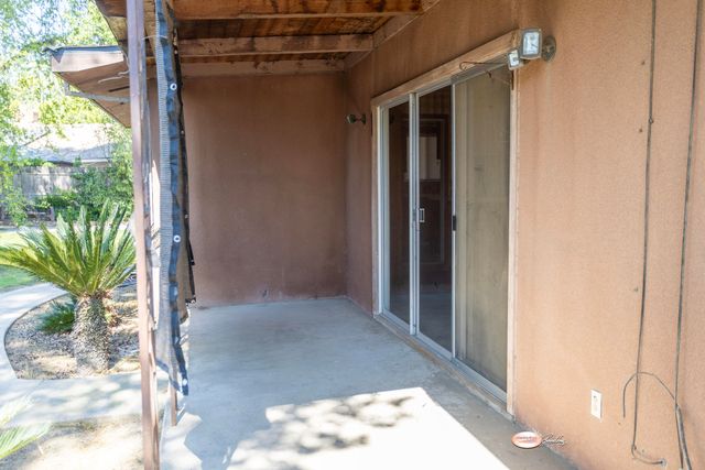 1019 N Manor Drive, Tulare, CA 93274